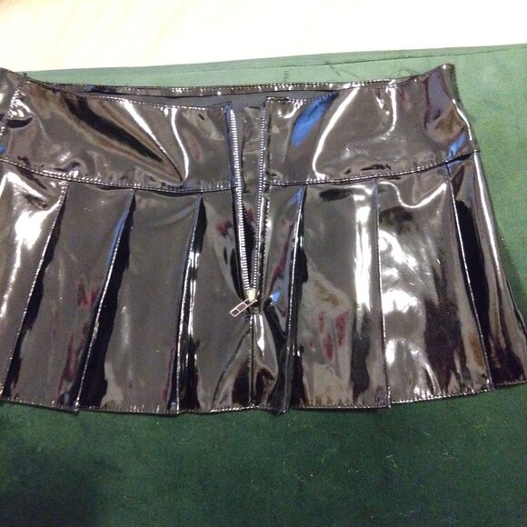 Shiny Black Pleated Micro Skirt - Picture 1 of 4